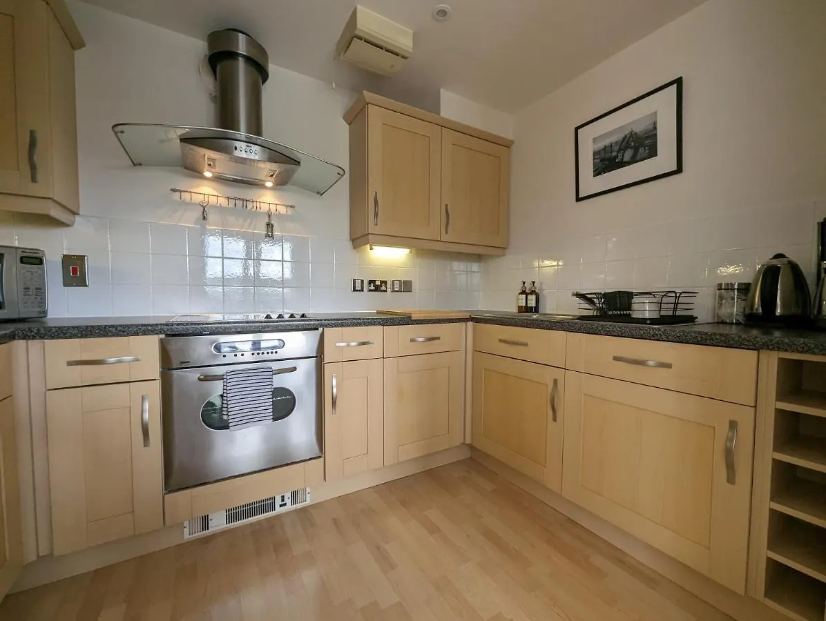 Quayside Apartment With Riverside Views & Parking Newcastle upon Tyne