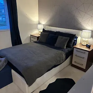 Cosy Double Bedroom In - Access To Shared Kitchen, Shared Lounge And Shared Conservatory Areas Inc Sky Tv And Netflix Homestay