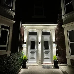 Luxury Ensuite @ Kingsley Terrace Homestay