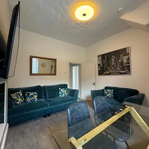 4 Bedroom House, Location Holiday home
