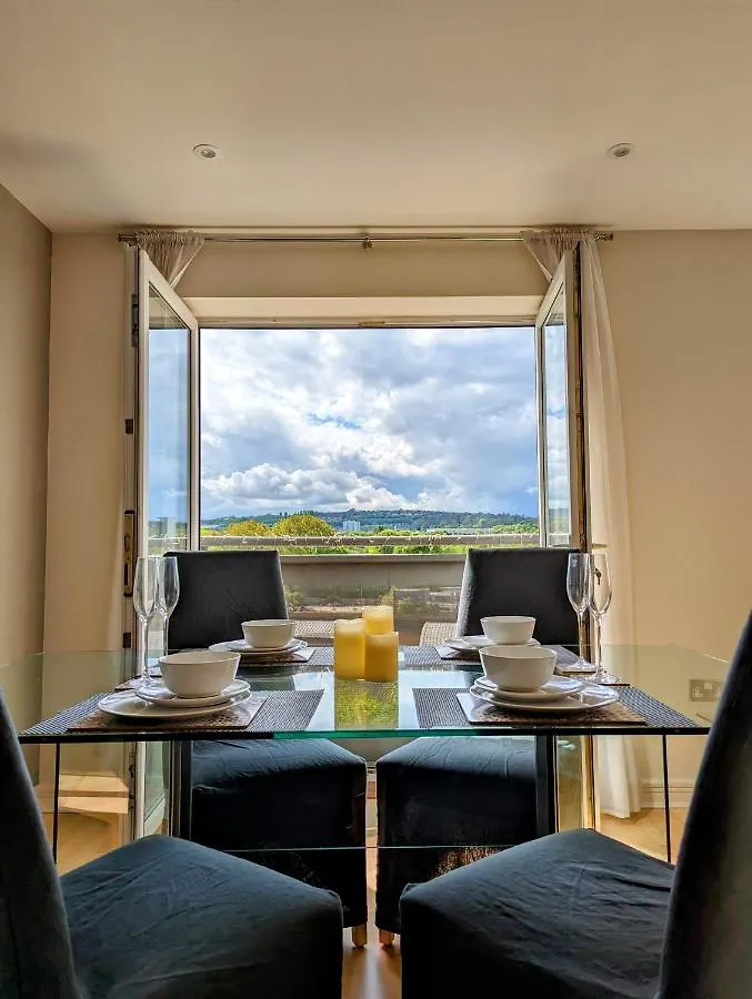 Quayside Apartment With Riverside Views & Parking Newcastle upon Tyne 0*,